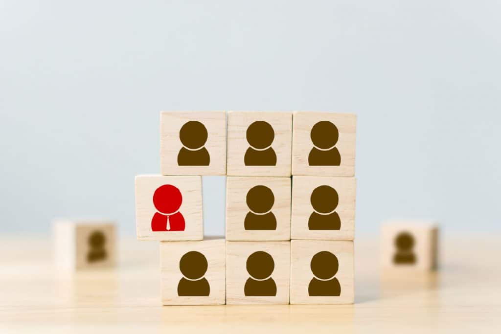 chefe-rodeado-por-otima-equipe